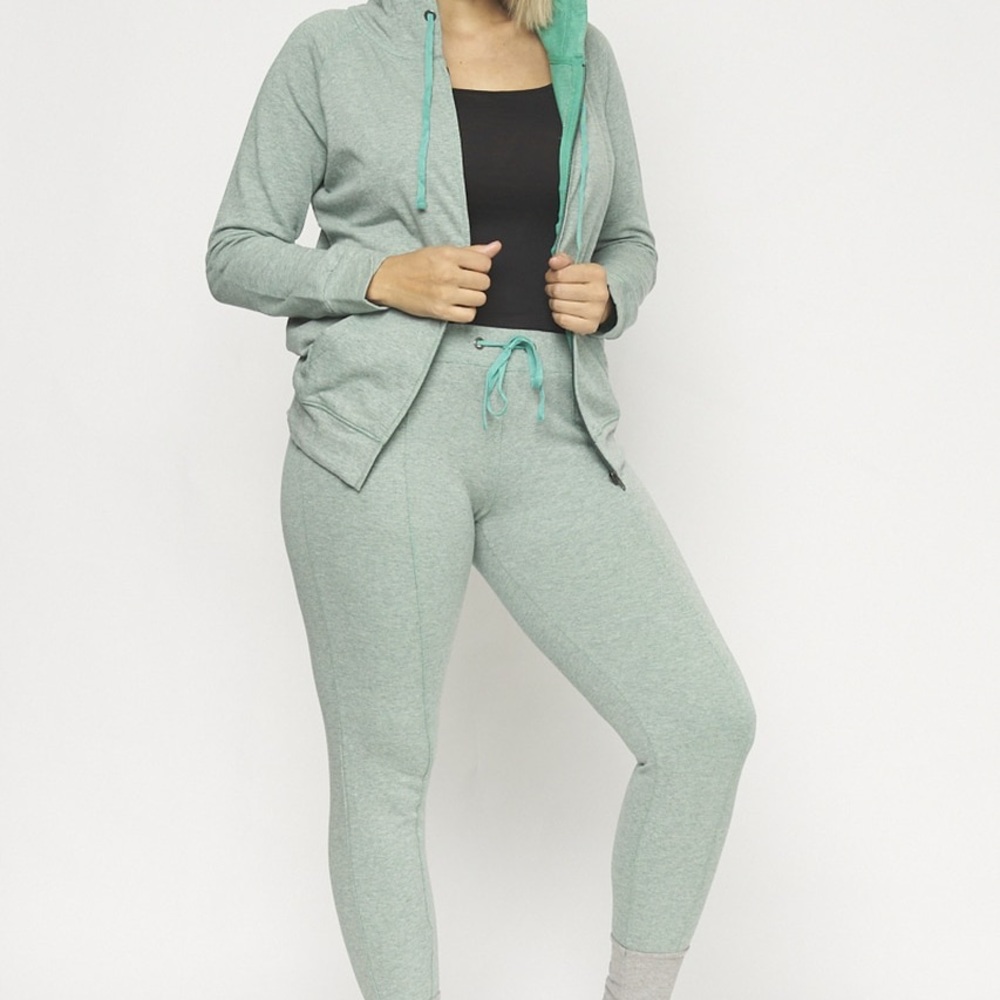 Track suit - Picture 2 of 3